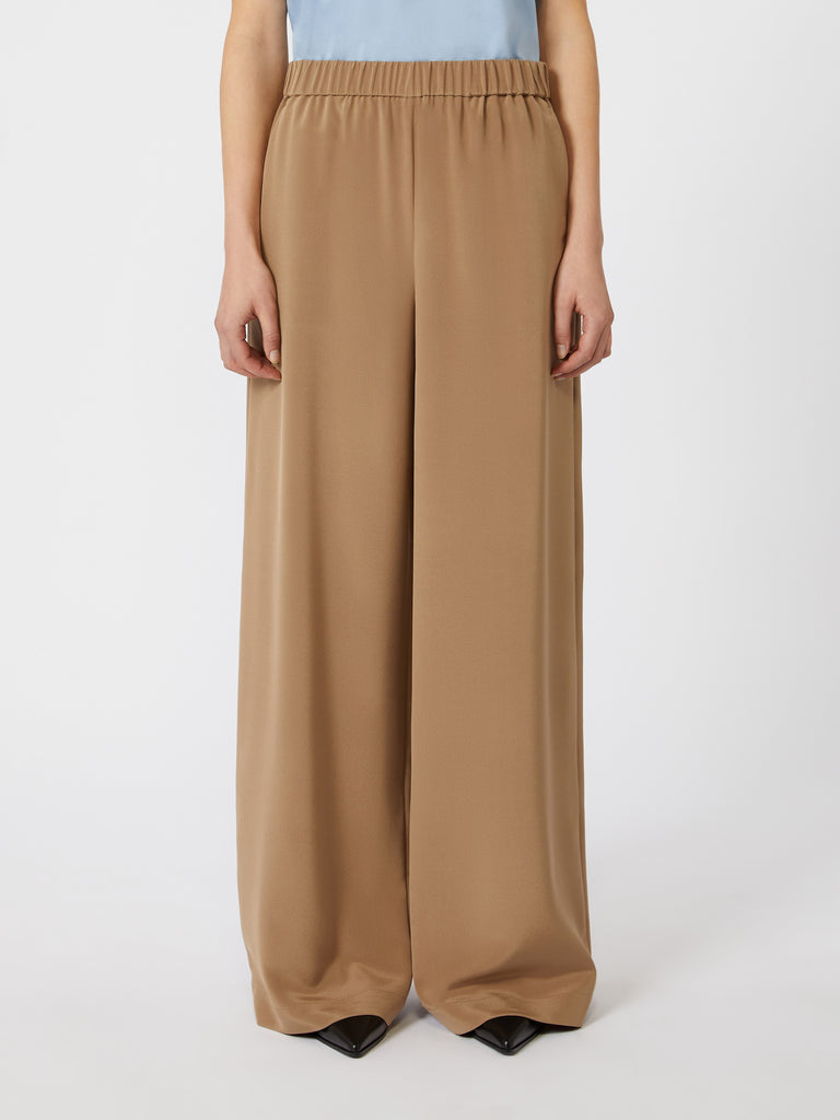 Comfortable trousers in stretch crêpe de Chine