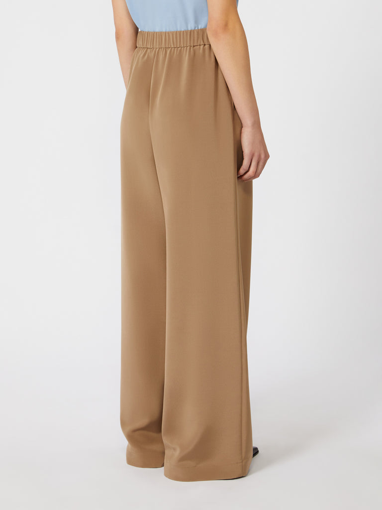 Comfortable trousers in stretch crêpe de Chine