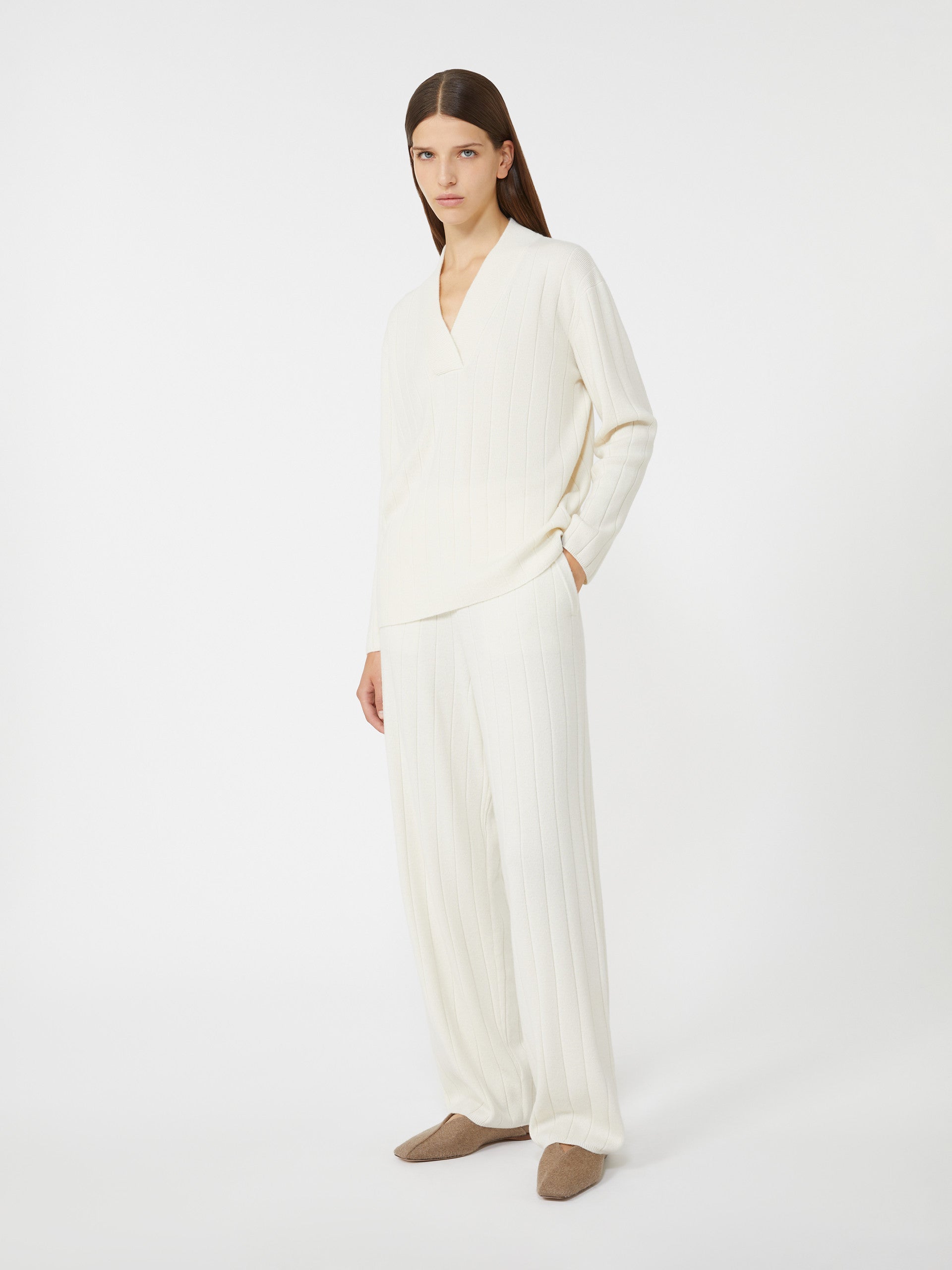 Cashmere yarn sweater