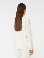 Cashmere yarn sweater