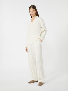 Cashmere yarn sweater