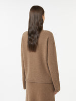 Boxy jumper in stretch cashmere yarn