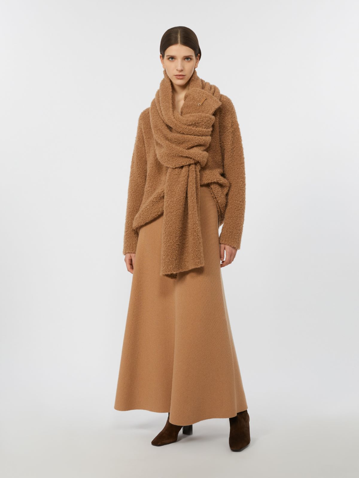 Bouclé silk V-neck camel jumper