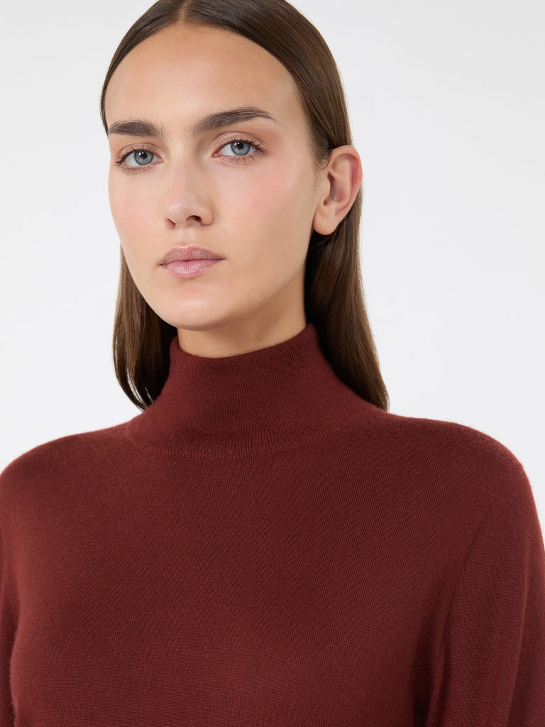 max mara كنزة بياقة عالية من خيوط الكشمير