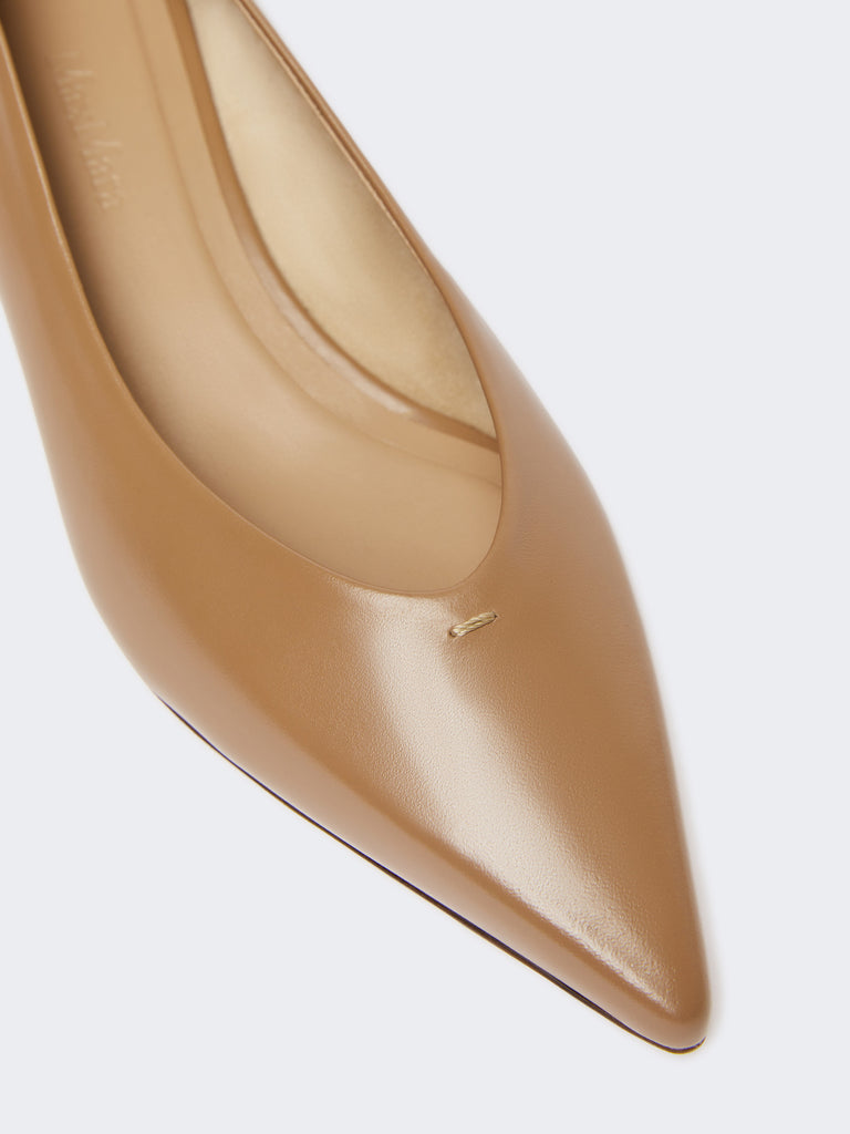 Kitten-heel leather court shoes