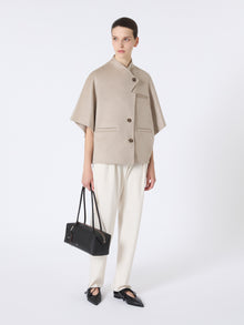 Long cropped cape in cashmere drap