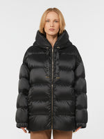 Down jacket in water-repellent taffeta