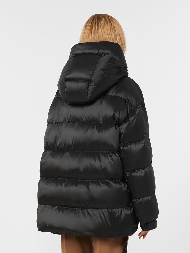 Down jacket in water-repellent taffeta