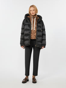 Down jacket in water-repellent taffeta