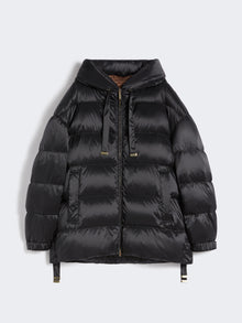 Down jacket in water-repellent taffeta