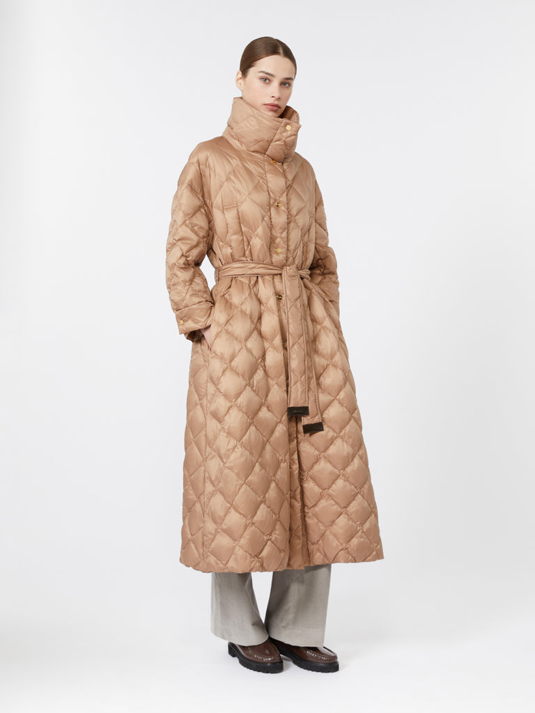 Down jacket in water-repellent quilted fabric