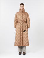 Down jacket in water-repellent quilted fabric