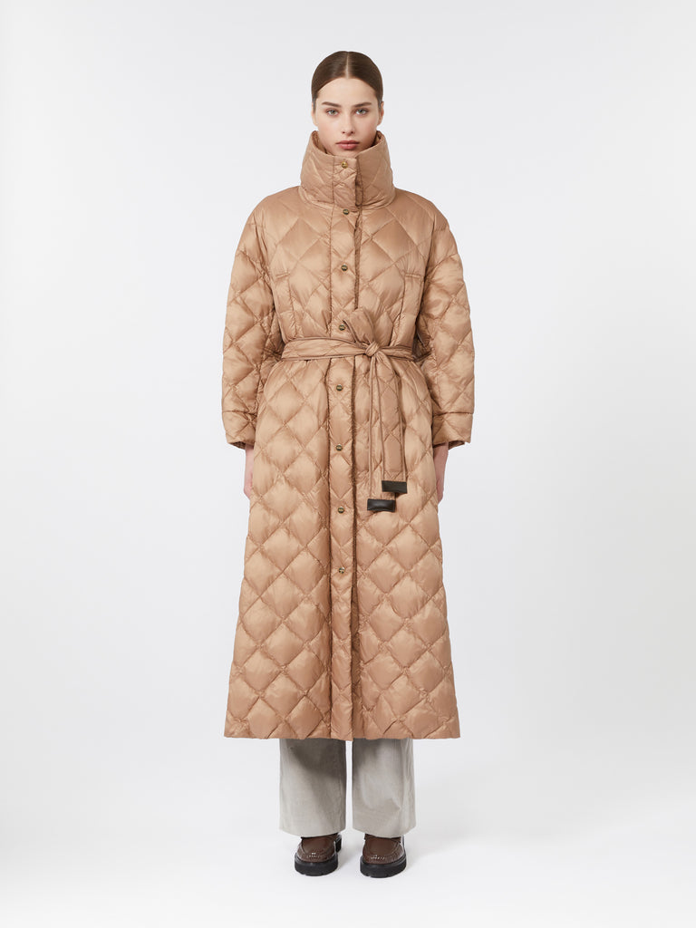 Down jacket in water-repellent quilted fabric