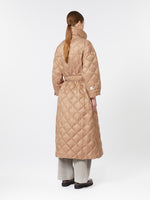 Down jacket in water-repellent quilted fabric