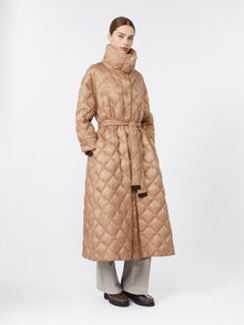 Down jacket in water-repellent quilted fabric