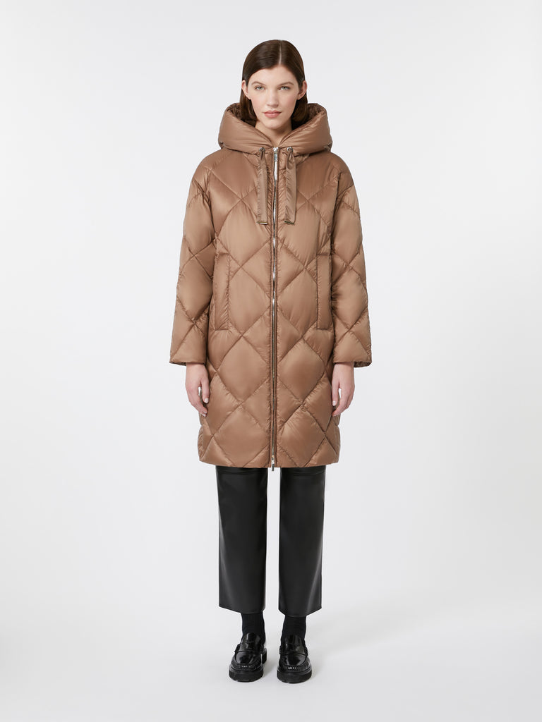 Down jacket in iridescent water-repellent fabric